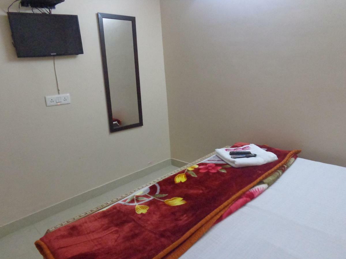 Delhi Inn,Walk In Nizamuddin Railway Station Ню Делхи Екстериор снимка