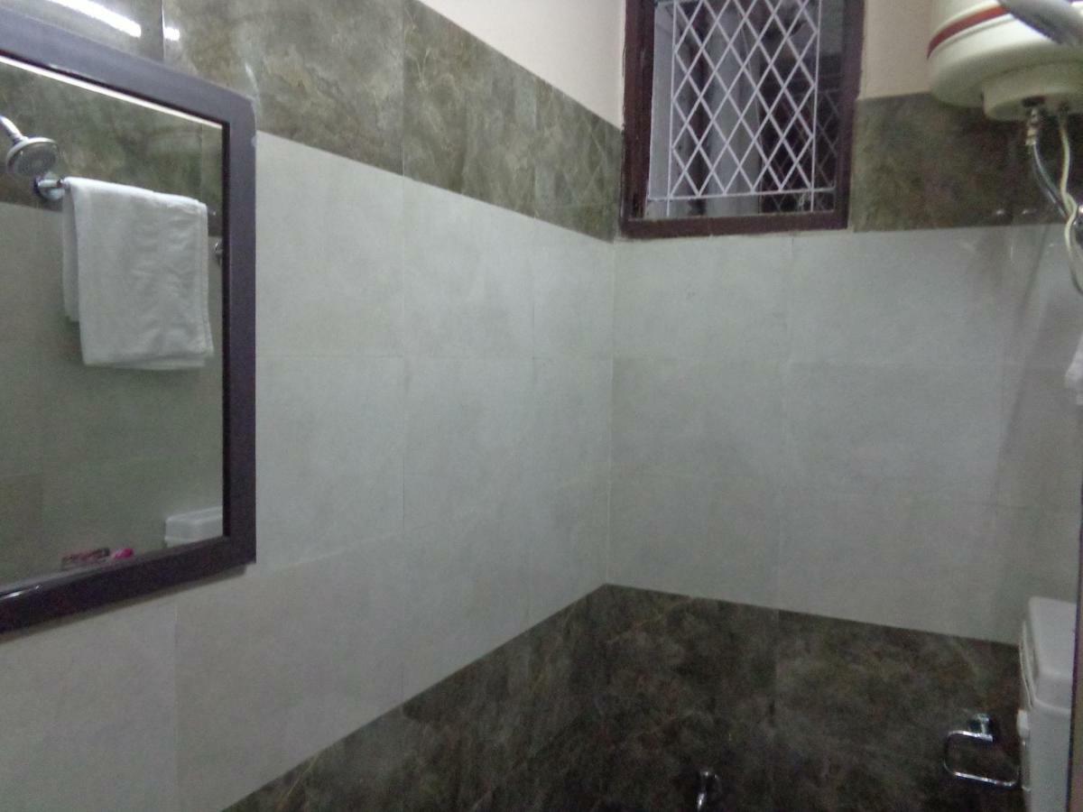 Delhi Inn,Walk In Nizamuddin Railway Station Ню Делхи Екстериор снимка